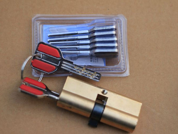 鲁甸24小时上门开锁公司